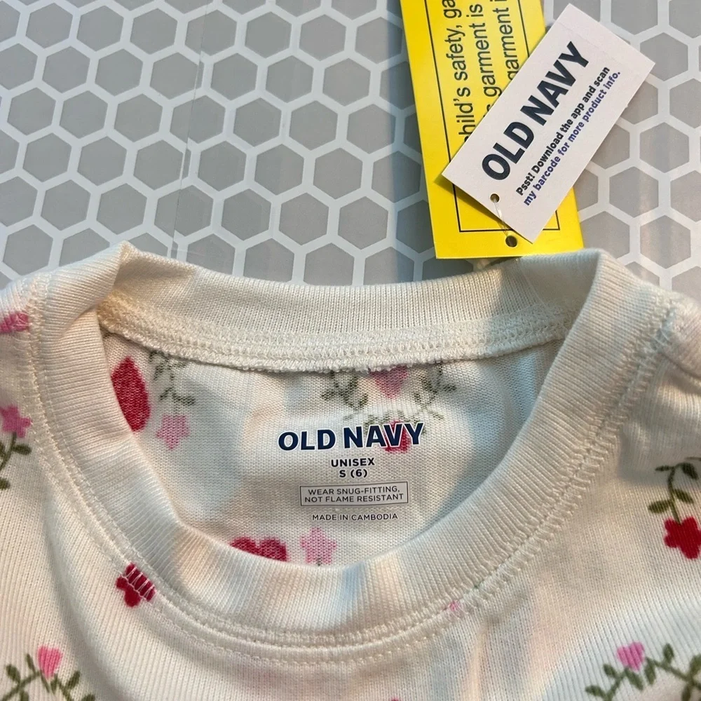 NWT Old Navy Kids Heart Print Pajama Set - Cream with Pink & Red Hearts Size S